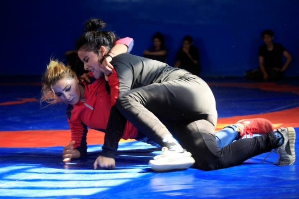 iraq cac co gai vuot qua dieu cam ky de thi dau mon vat