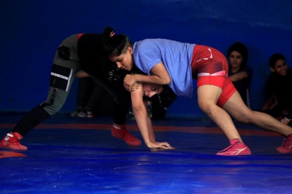 iraq cac co gai vuot qua dieu cam ky de thi dau mon vat