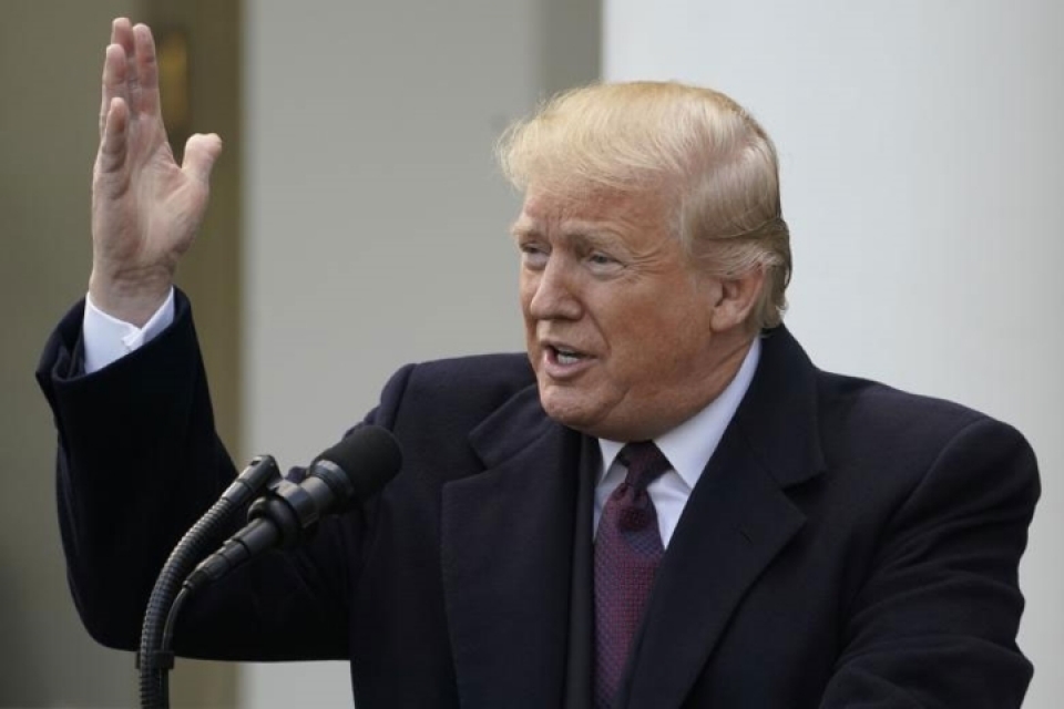 tong thong trump an xa ga tay nhan le ta on