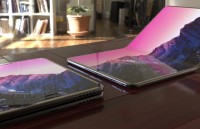 lg ra smartphone man hinh gap doi dau samsung va huawei