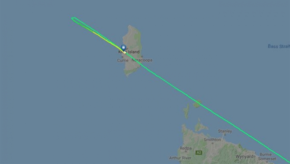 phi cong ngu quen may bay di qua hang chuc cay so