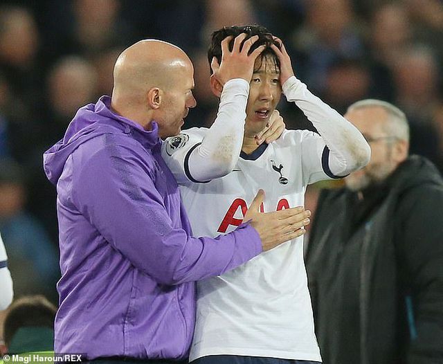 son heung min bat khoc sau khi lam gay co chan cau thu everton