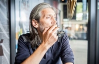 Hút nhiều thuốc lá làm cho khuôn mặt già đi từ… 10 - 20 tuổi