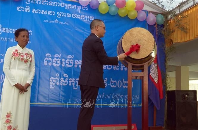 campuchia truong tieu hoc cua tre em goc viet huong muc tieu hoi nhap vao truong cong lap