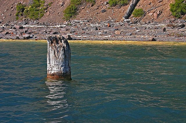 khuc go thach thuc moi dinh luat vat ly noi tren mat nuoc suot tram nam khong phan huy