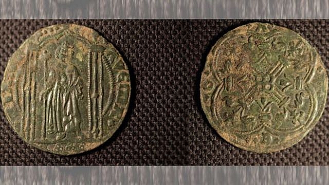 phat hien ngoi nha tu thoi trung co khoang 600 nam tuoi nam duoi long dat