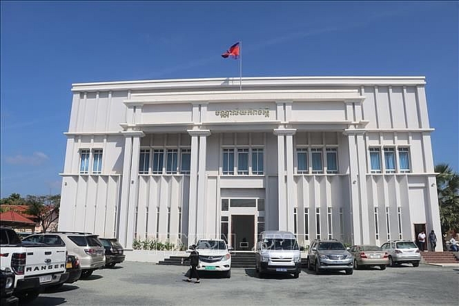 viet nam tang 500 dau sach cho thu vien tinh kampong speu cua campuchia