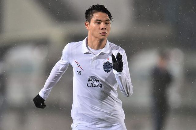 ngoi sao thai lan viet nam dang hao huc danh bai chung toi