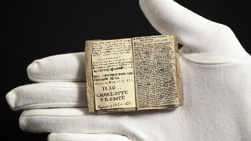 Bản thảo nhỏ hơn bao diêm của nữ văn sĩ người Anh Charlotte Bronte trở về quê nhà ban thao mini doc dao cua nu van si charlotte bronte tro ve que nha