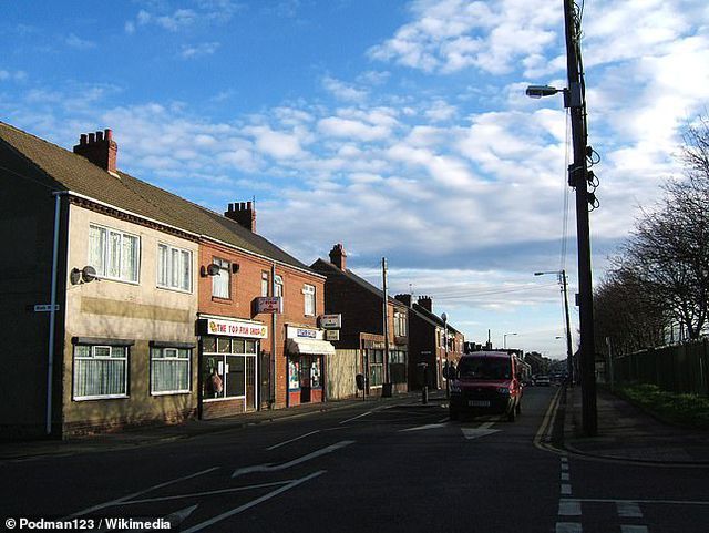 bi an nhung goi tien duoc cat giau khap lang