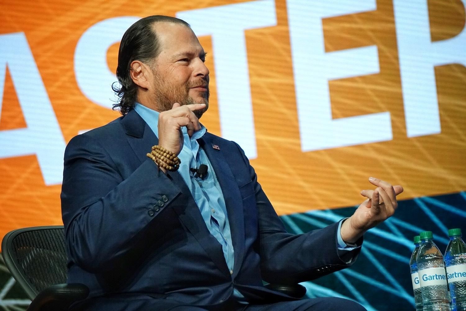 ceo sieu giau ngoi ca suc manh dang kinh ngac cua iphone