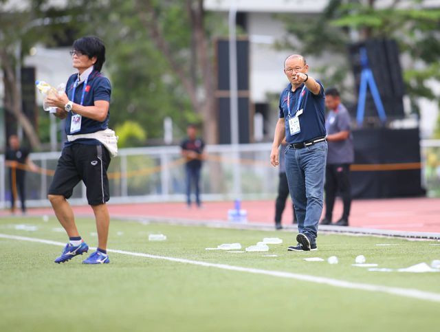 hlv park hang seo noi cau voi cau thu u22 viet nam