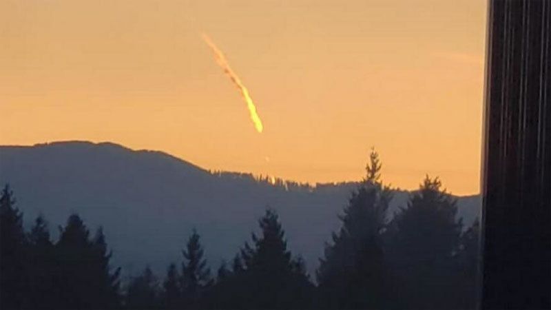 my bi an khoi lua khong lo lao vut xuong dat