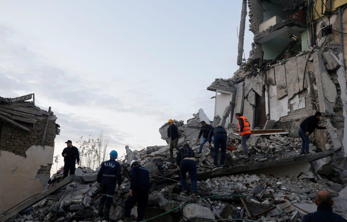 dong dat tai albania hon 140 nguoi chet va bi thuong