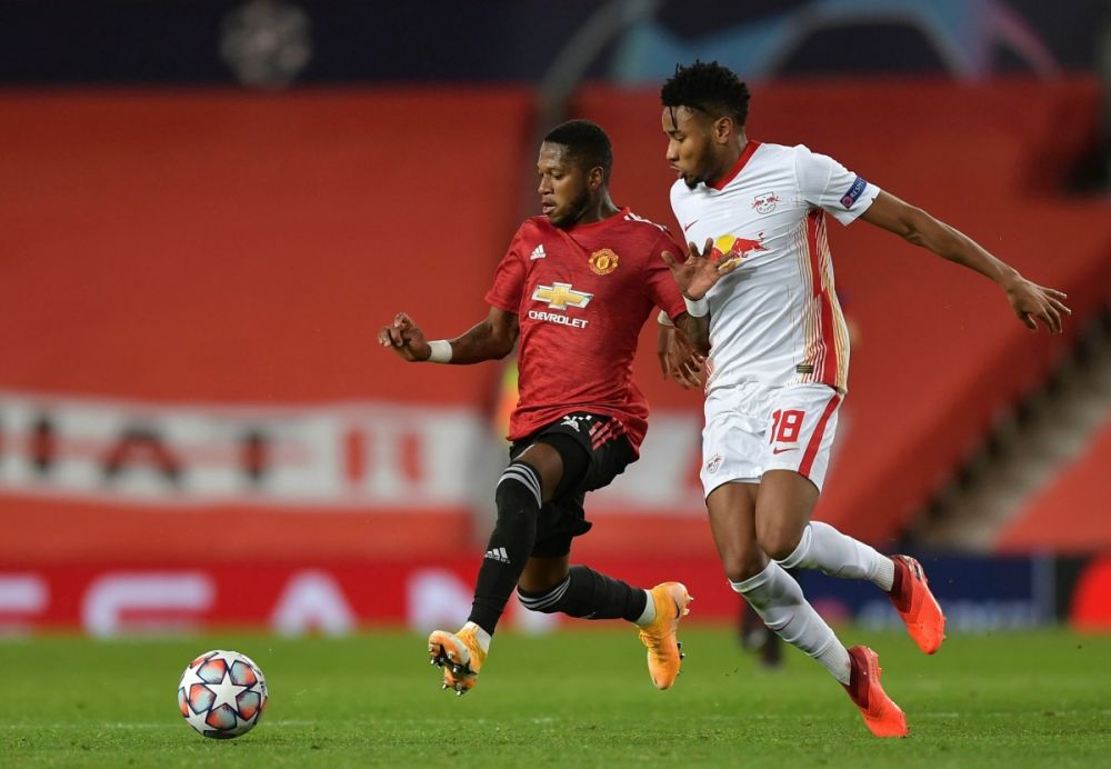 doi hinh du kien man utd doi dau basaksehir van de beek tiep dan cho cavani