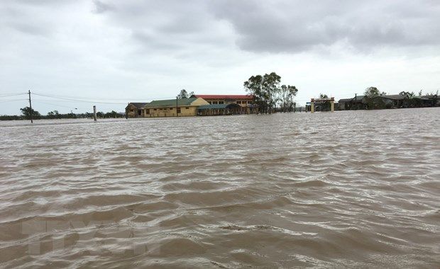 Dự báo thời tiết đêm nay và ngày mai (13-14/11): Trung Bộ mưa rất to, gió mạnh dần, vùng ven biển cấp 9, giật cấp 11; Bắc Bộ sáng sớm, đêm lạnh, ngày