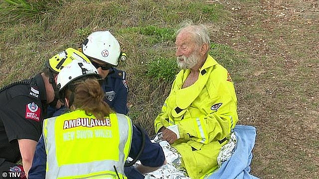 Sống sót thần kỳ khi rơi từ dù lượn xuống biển Sống sót thần kỳ khi rơi từ dù lượn xuống biển