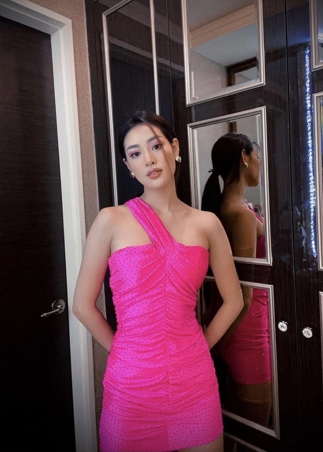 Mai Phương Thúy, Ngọc Trinh cùng dàn sao và Hoa hậu ngọt ngào với sắc hồng rực rỡ