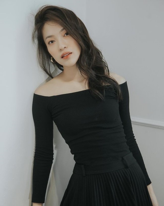 Phong cách trang nhã, cuốn hút của MC Khánh Vy dẫn Đường lên đỉnh Olympia