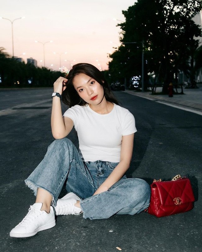 Phong cách trang nhã, cuốn hút của MC Khánh Vy dẫn Đường lên đỉnh Olympia