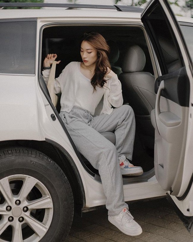 Phong cách trang nhã, cuốn hút của MC Khánh Vy dẫn Đường lên đỉnh Olympia