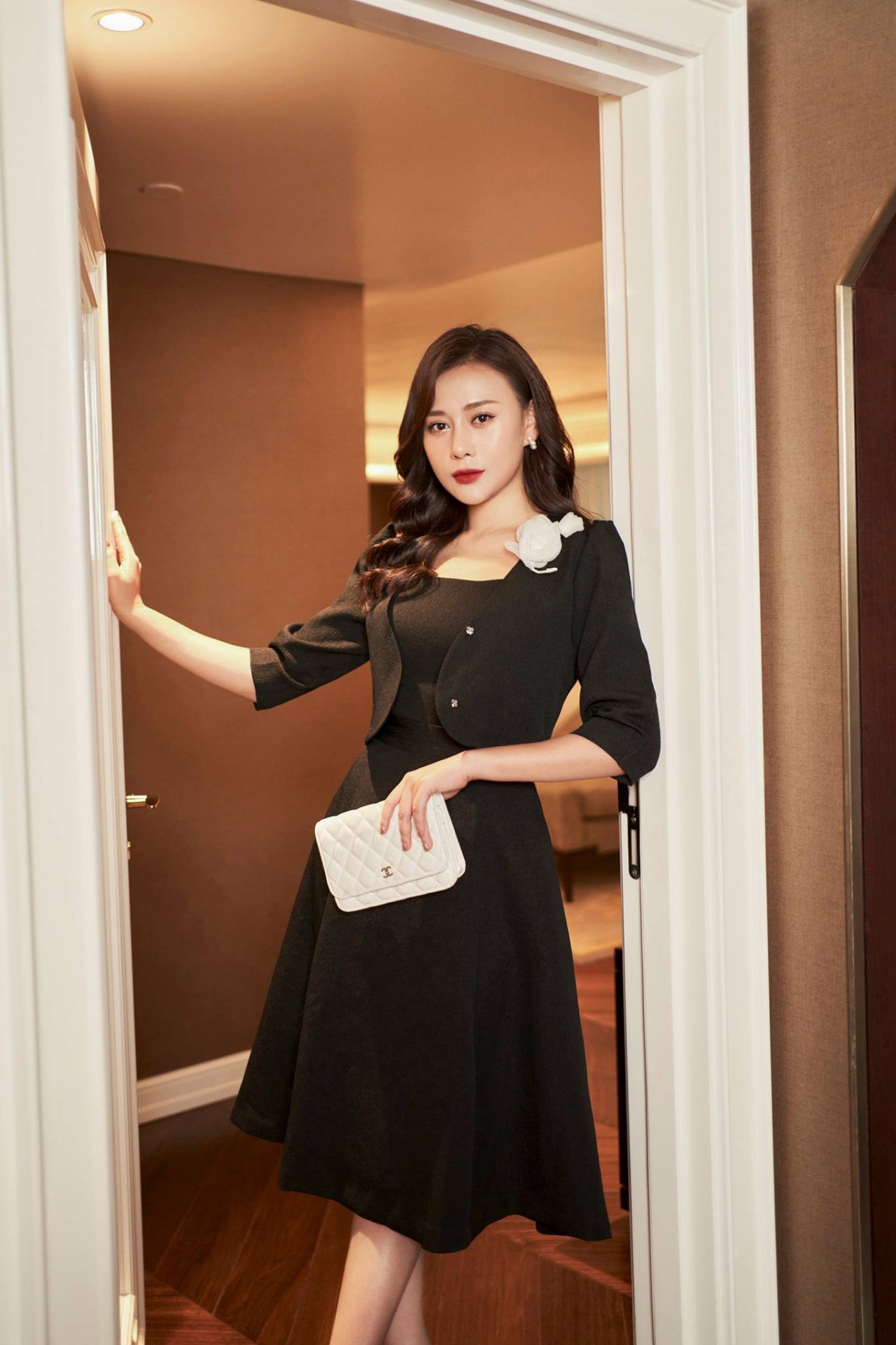 Chia tay 'Hương vị tình thân', Phương Oanh nhẹ nhàng, thanh thoát với vai trò người mẫu