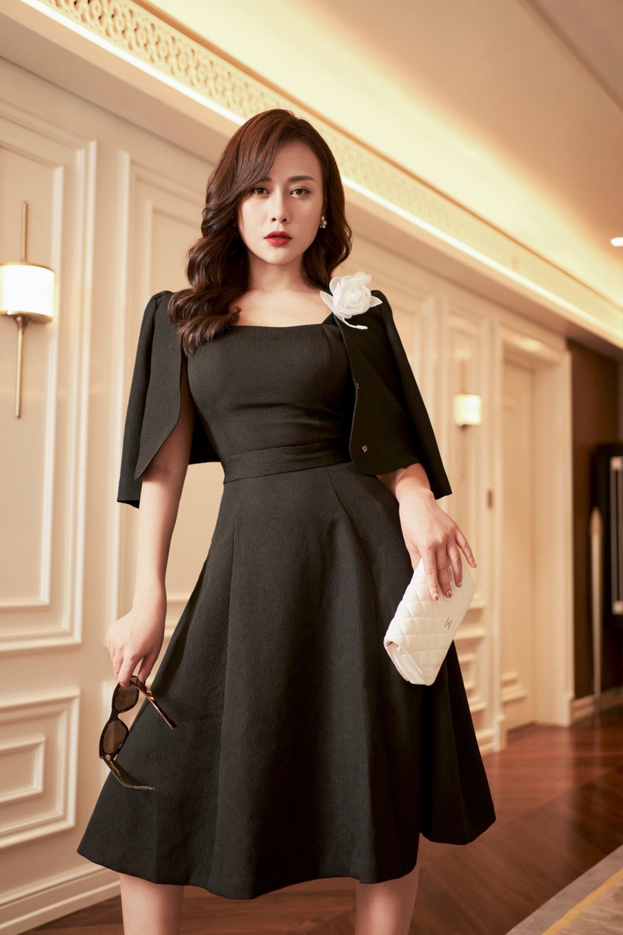 Chia tay 'Hương vị tình thân', Phương Oanh nhẹ nhàng, thanh thoát với vai trò người mẫu