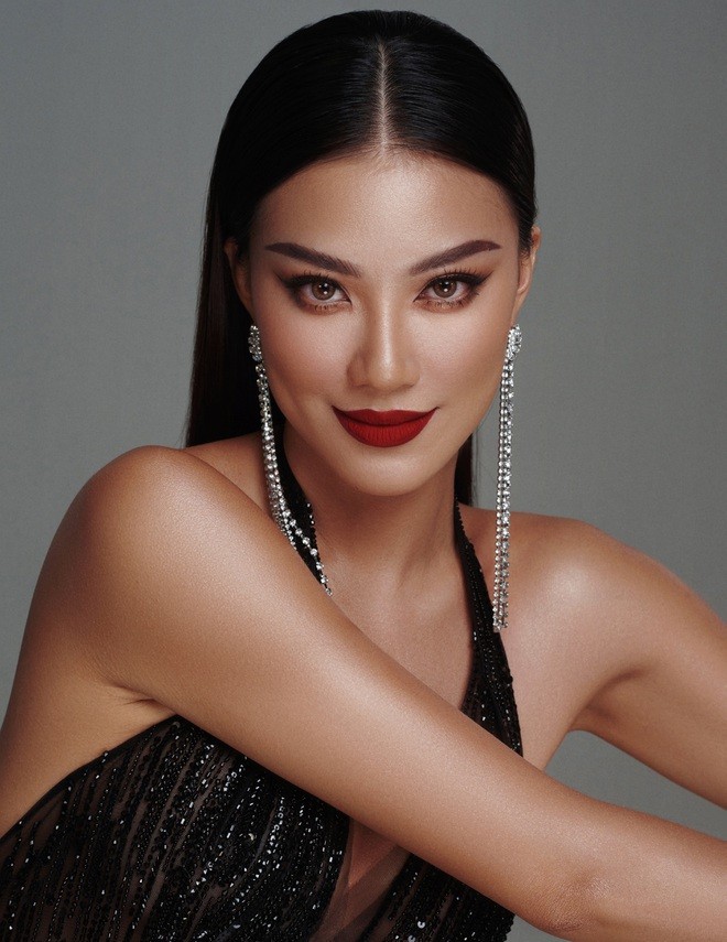 Miss Universe: Á hậu Kim Duyên nổi bật với phần tự giới thiệu