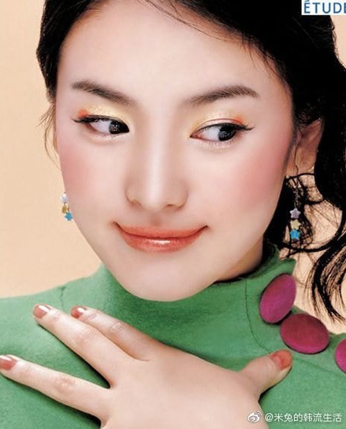 Nhan sắc Song Hye Kyo trong veo vượt thời gian tuổi đôi mươi