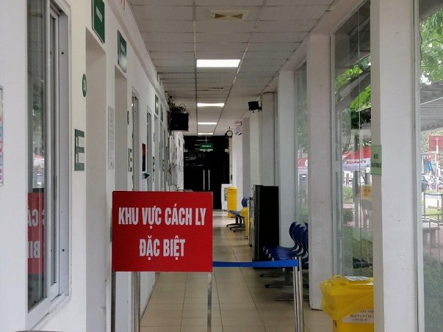 Covid-19 ở Hà Nội: 12 ổ dịch phức tạp; thông báo khẩn tìm người đến nhà hàng liên quan F0