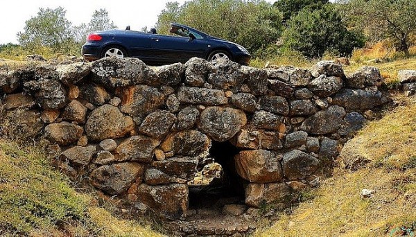 Hy lạp: Kỳ lạ cây cầu cổ xây từ trước Công nguyên, đến nay vẫn còn dùng