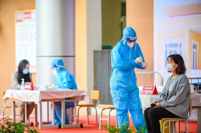 Ban chỉ đạo phòng, chống dịch Covid-19 quận Hoàng Mai tổ chức diễn tập vận hành Trạm y tế lưu động. (Nguồn: Zing.vn)