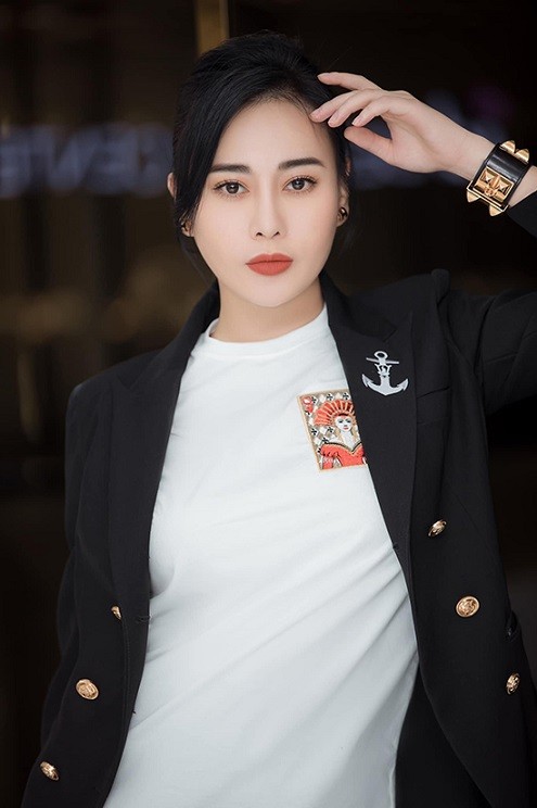 Phương Oanh biến hóa phong cách cá tín sau 'Hương vị tình thân'