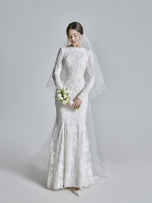 Bạn gái thủ môn Bùi Tiến Dũng gợi ý váy cưới từ nhà mẫu Lê Thanh Hòa