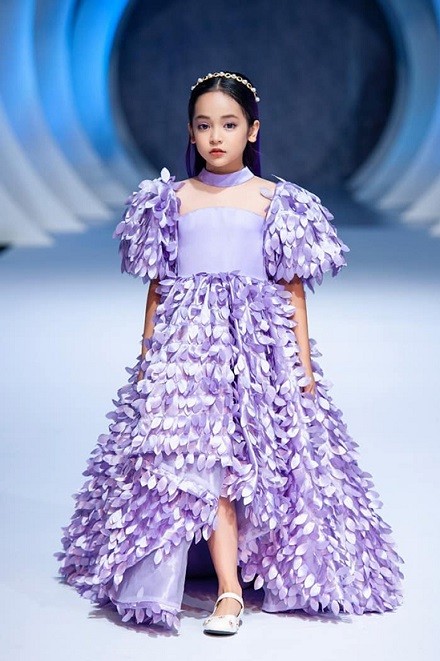 Sự nghiệp diễn xuất và kỹ năng lấy nước mắt người xem của diễn viên nhí kiêm mẫu Chu Diệp Anh