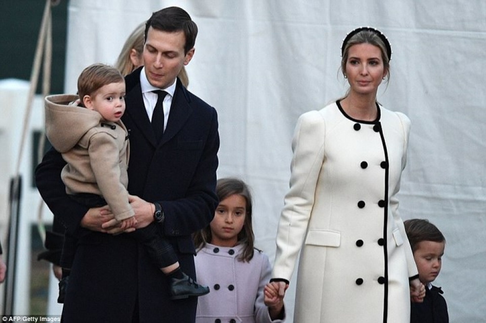 tong thong my va phu nhan thap sang cay giang sinh quoc gia