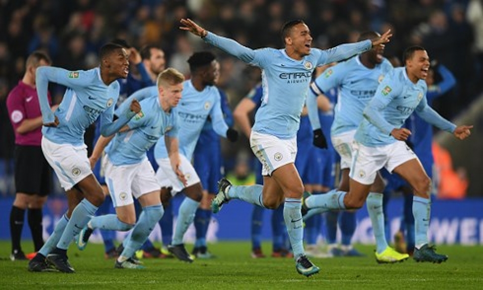 arsenal va man city tien buoc vao ban ket league cup