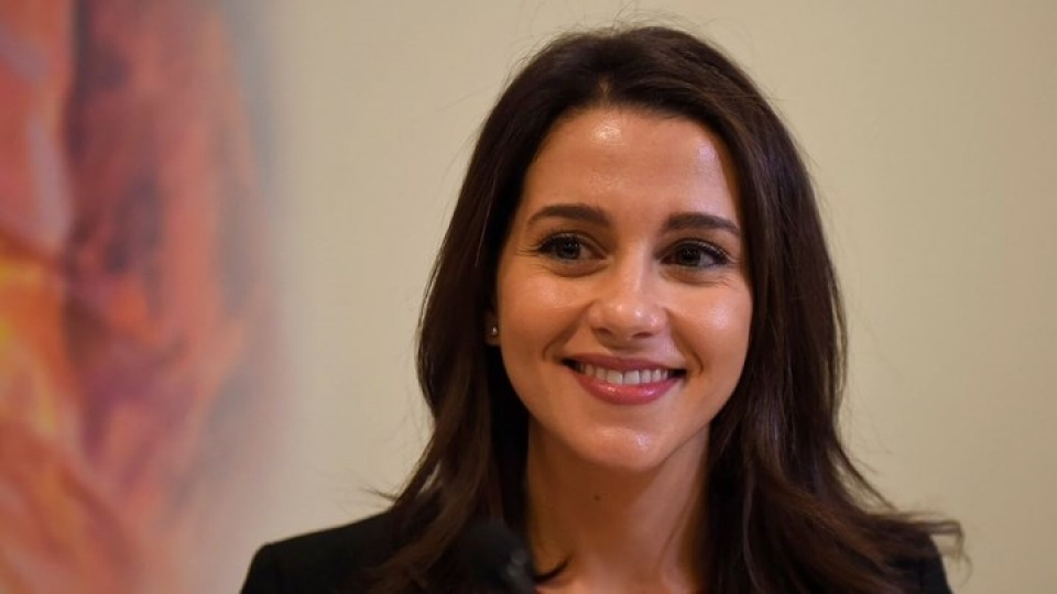 Nữ chính trị gia xinh đẹp ghi dấu ấn trong bầu cử Catalonia nu chinh tri gia xinh dep gay dau an trong bau cu catalonia