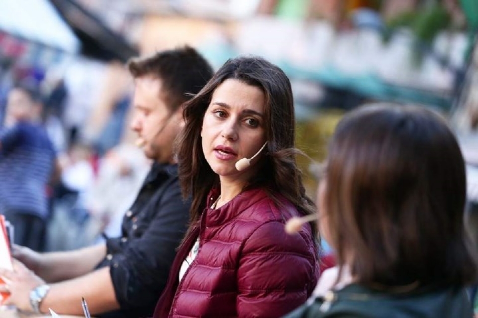 Nữ chính trị gia xinh đẹp ghi dấu ấn trong bầu cử Catalonia nu chinh tri gia xinh dep gay dau an trong bau cu catalonia