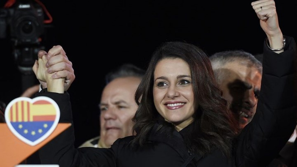 Nữ chính trị gia xinh đẹp ghi dấu ấn trong bầu cử Catalonia nu chinh tri gia xinh dep gay dau an trong bau cu catalonia