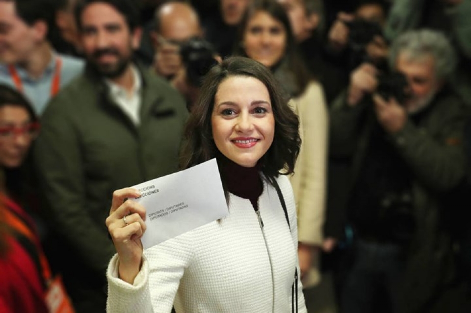 Nữ chính trị gia xinh đẹp ghi dấu ấn trong bầu cử Catalonia nu chinh tri gia xinh dep gay dau an trong bau cu catalonia