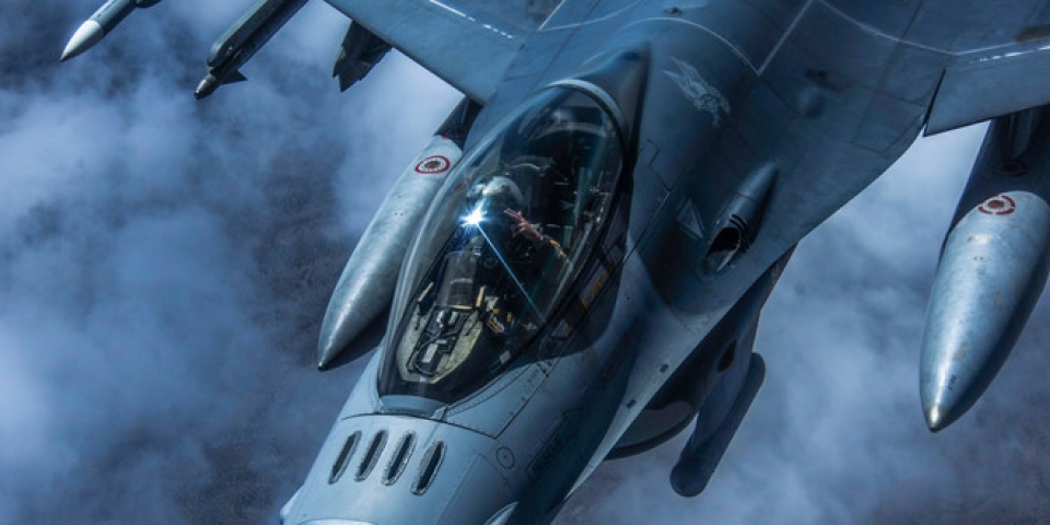 my trang bi tri thong minh nhan tao cho tiem kich f 16