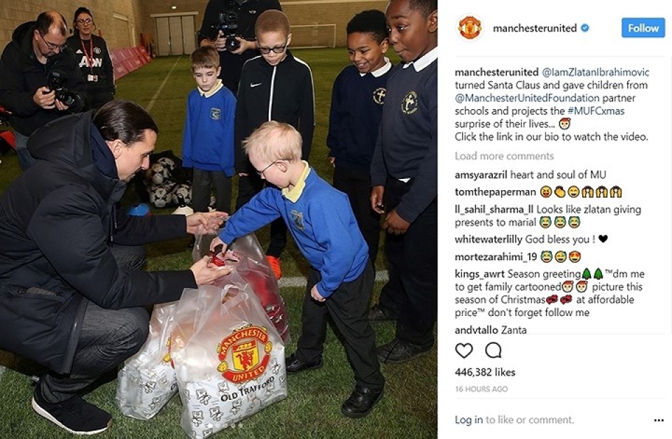 zlatan ibrahimovic sam vai ong gia noel di phat qua giang sinh