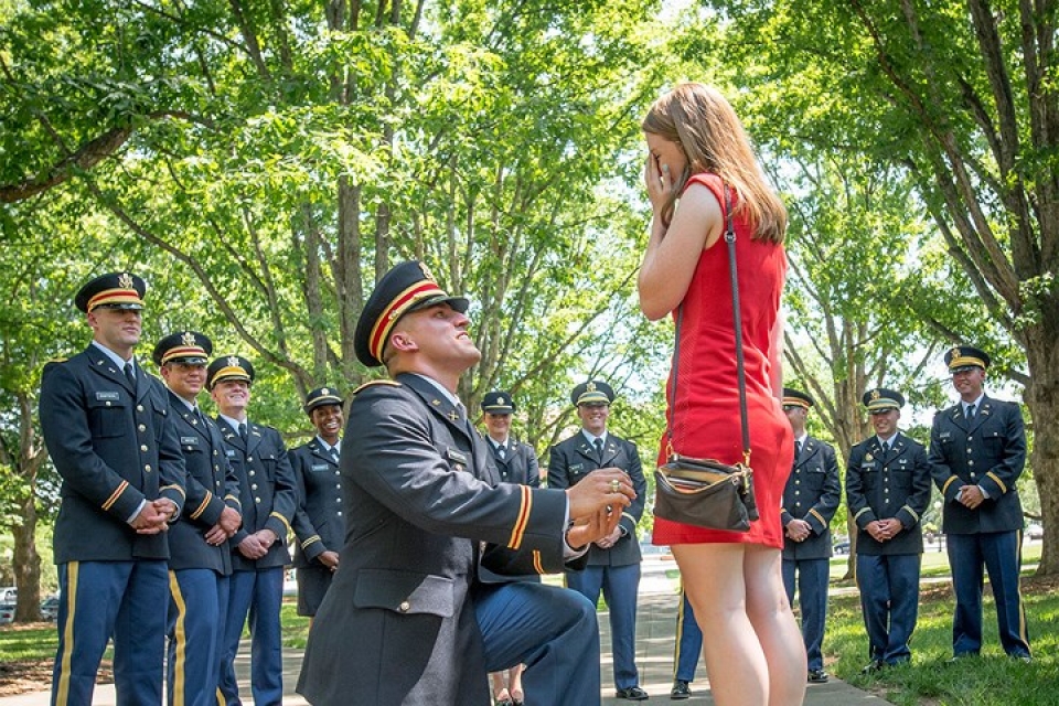 nhung khoanh khac xuc dong trong doi binh nghiep cua binh si my