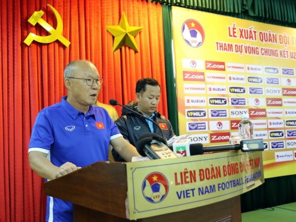 HLV Park Hang-seo: Tôi là người Hàn Quốc nhưng ngực áo có cờ Việt Nam hlv park hang seo toi la nguoi han quoc nhung nguc ao co co viet nam