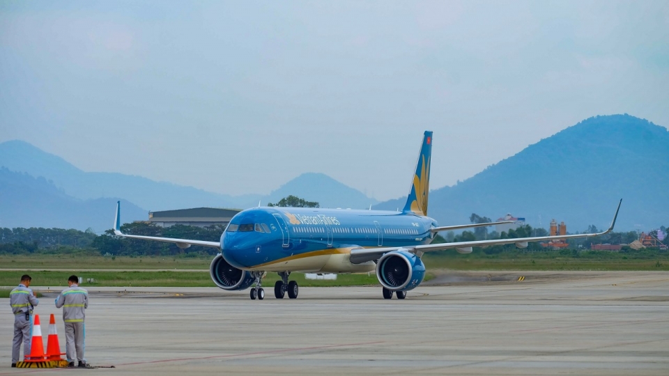 vietnam airlines mo duong bay tp ho chi minh van don