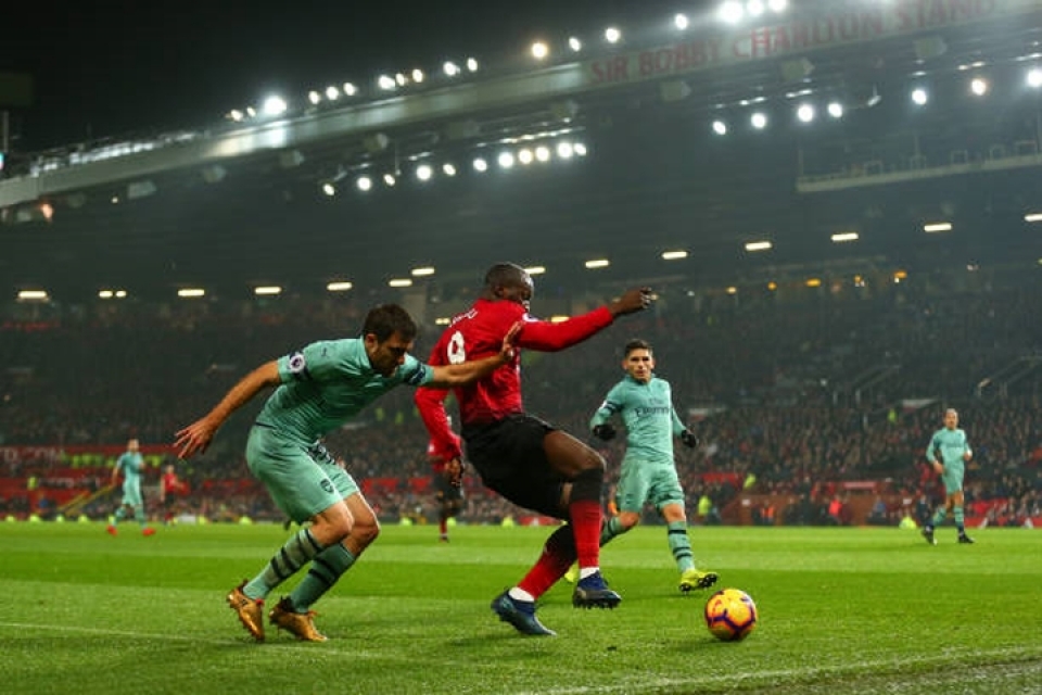 mu 2 2 arsenal quy do giuong co trang o premier league