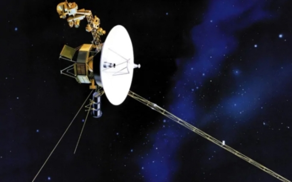 lan thu hai tau vu tru cua nasa cham toi khong gian giua cac vi sao