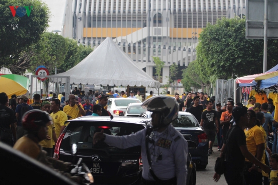 truoc gio g co dong vien malaysia do ve chao lua bukit jalil