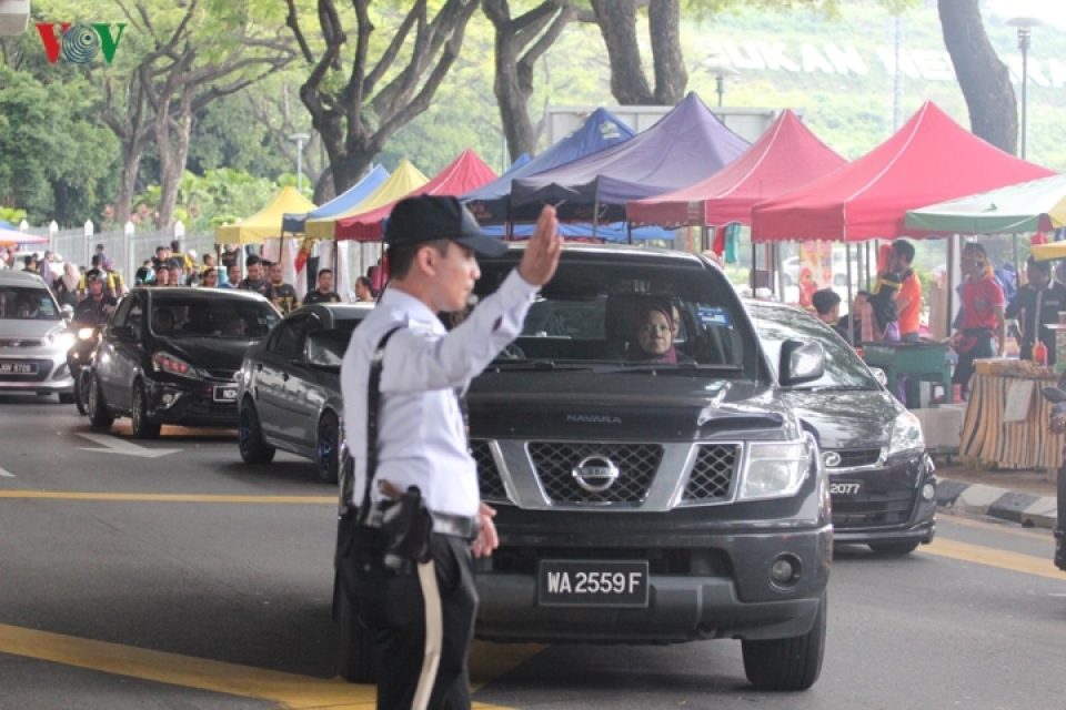 truoc gio g co dong vien malaysia do ve chao lua bukit jalil